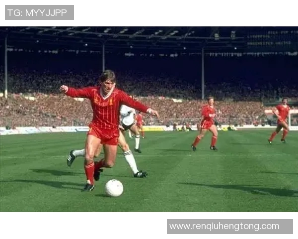 不同足球球星独特训练方法揭秘助你全面提升球技 不同足球球星独特训练方法揭秘助你全面提升球技