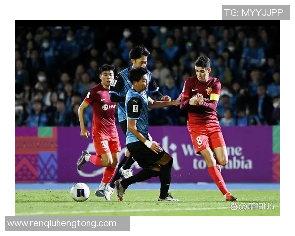 足球球星场上那些引发争议的脏动作与比赛风波解析 足球球星场上那些引发争议的脏动作与比赛风波解析